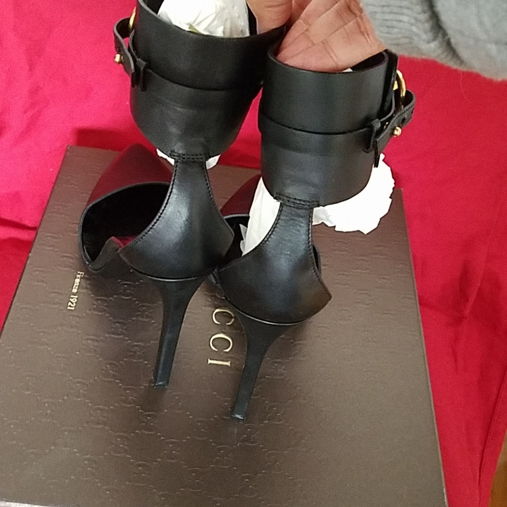 Ankle strapped Pumps - Picture 3 of 5